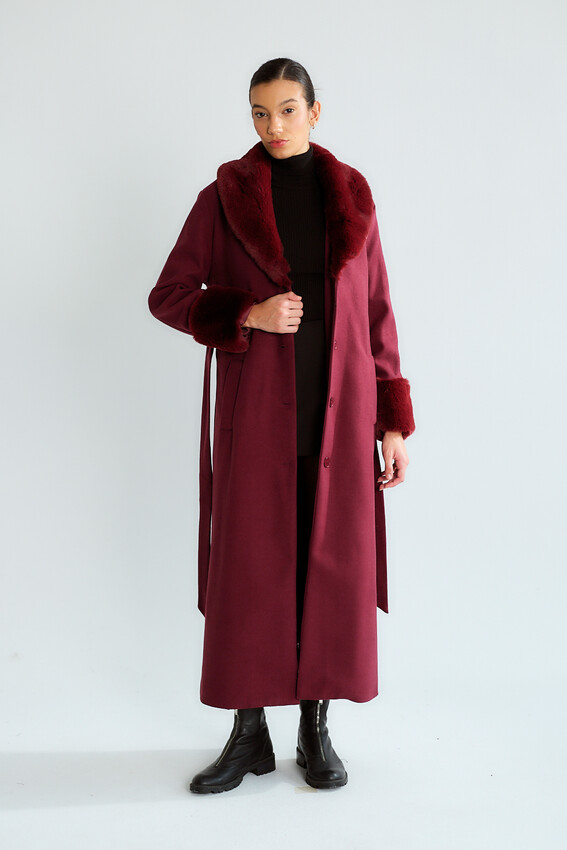 Kürk Yakalı Manşetli Kuşaklı Uzun Kaban - Bordo