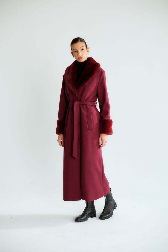 Kürk Yakalı Manşetli Kuşaklı Uzun Kaban - Bordo - 2