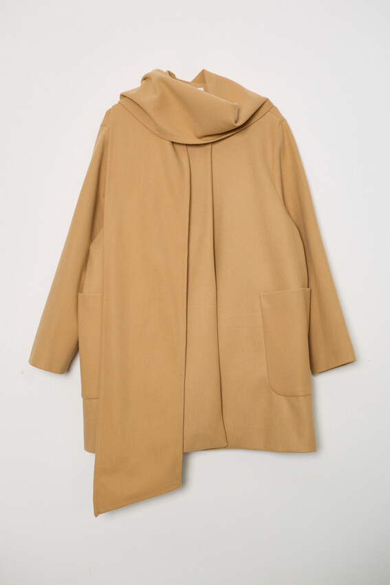 Atkı Detaylı Orta Boy Kaban - Camel