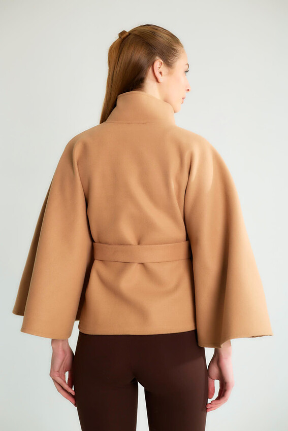 Yüksek Yaka Kuşaklı Pelerin - Camel - 4