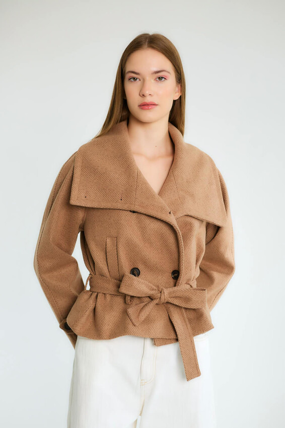 Geniş Yakalı Kuşaklı Kısa Çift Sıra Kaban - Camel - 3