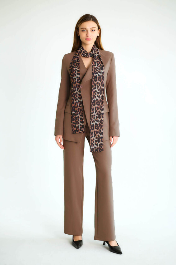 Leopar Eşarp Detaylı Blazer Ceketli Pantolonlu Takım - Kahve
