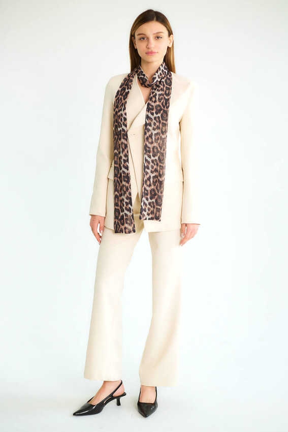 Leopar Eşarp Detaylı Blazer Ceketli Pantolonlu Takım - Taş - 3