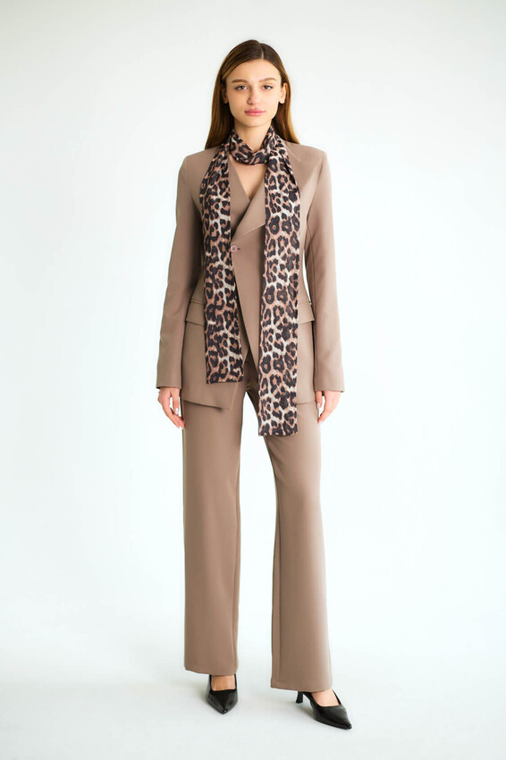 Leopar Eşarp Detaylı Blazer Ceketli Pantolonlu Takım - Vizon